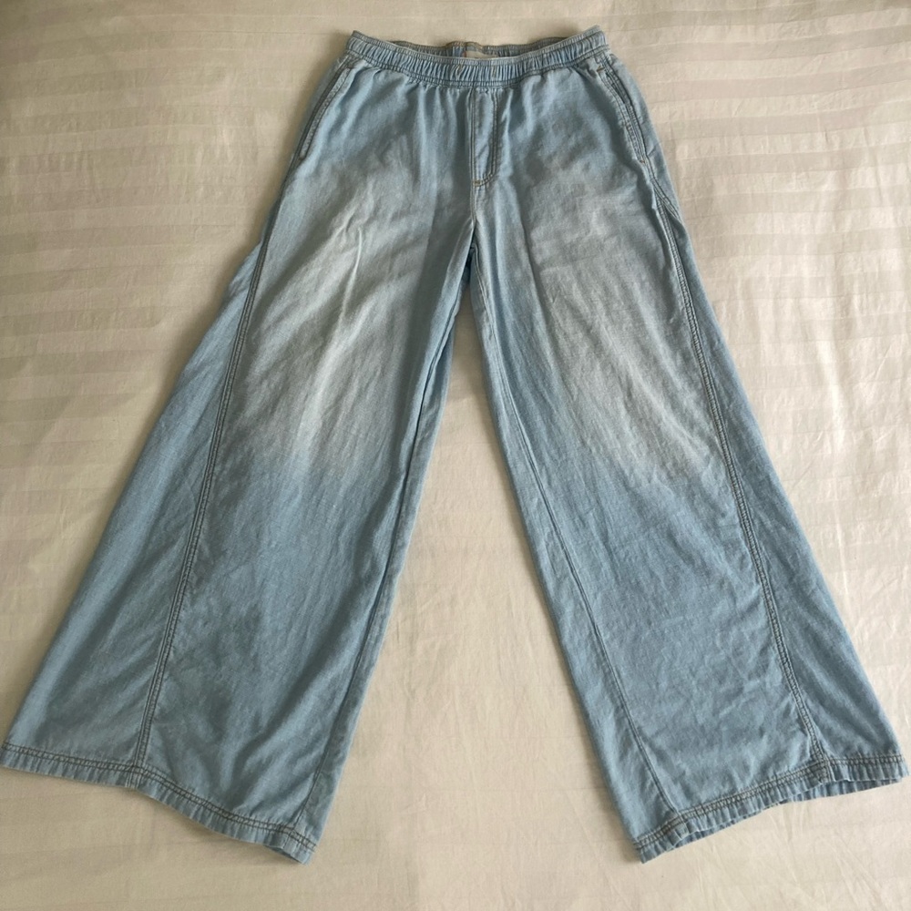 BDG light wash blue chambray wide leg denim jean pants XS